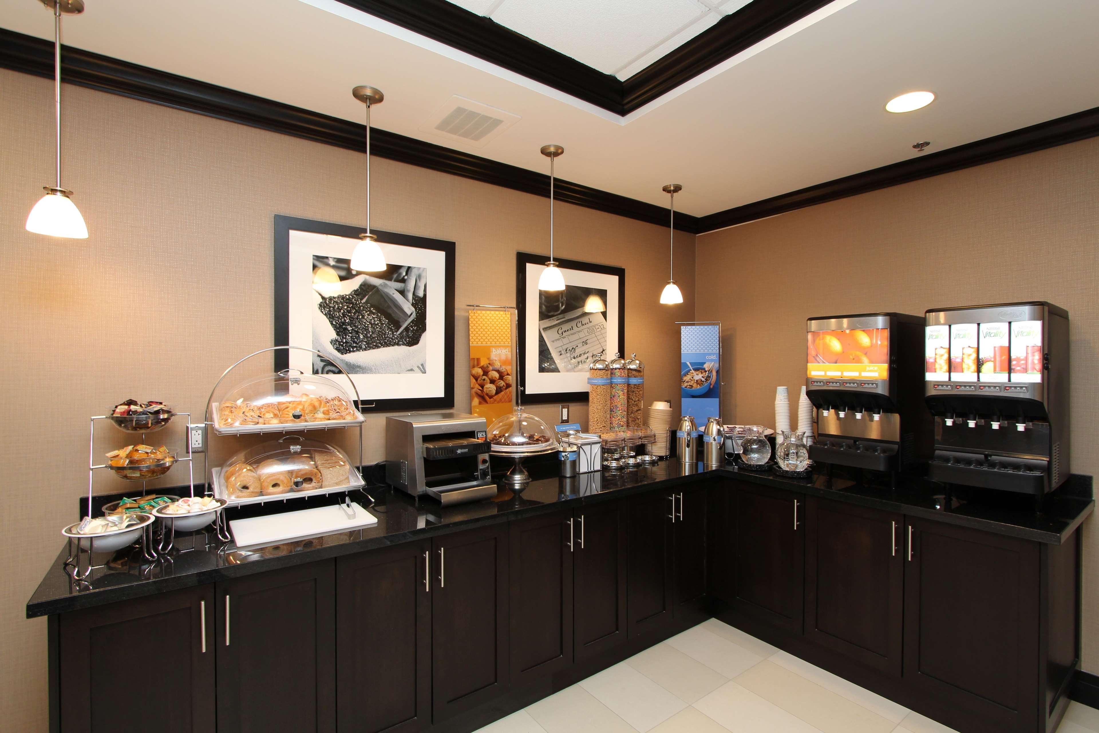 Hampton Inn & Suites By Hilton St. John'S Airport Exteriér fotografie