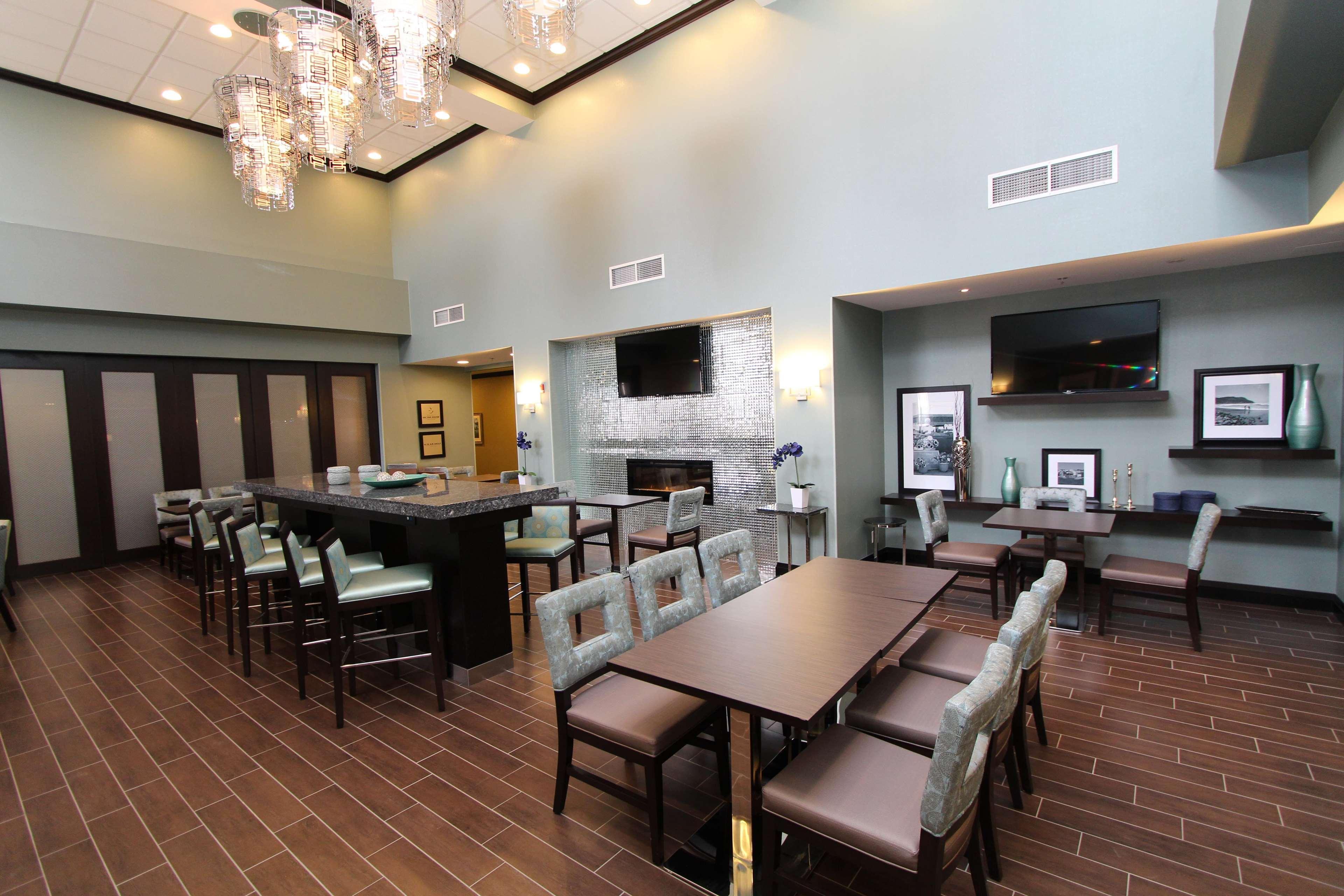 Hampton Inn & Suites By Hilton St. John'S Airport Exteriér fotografie
