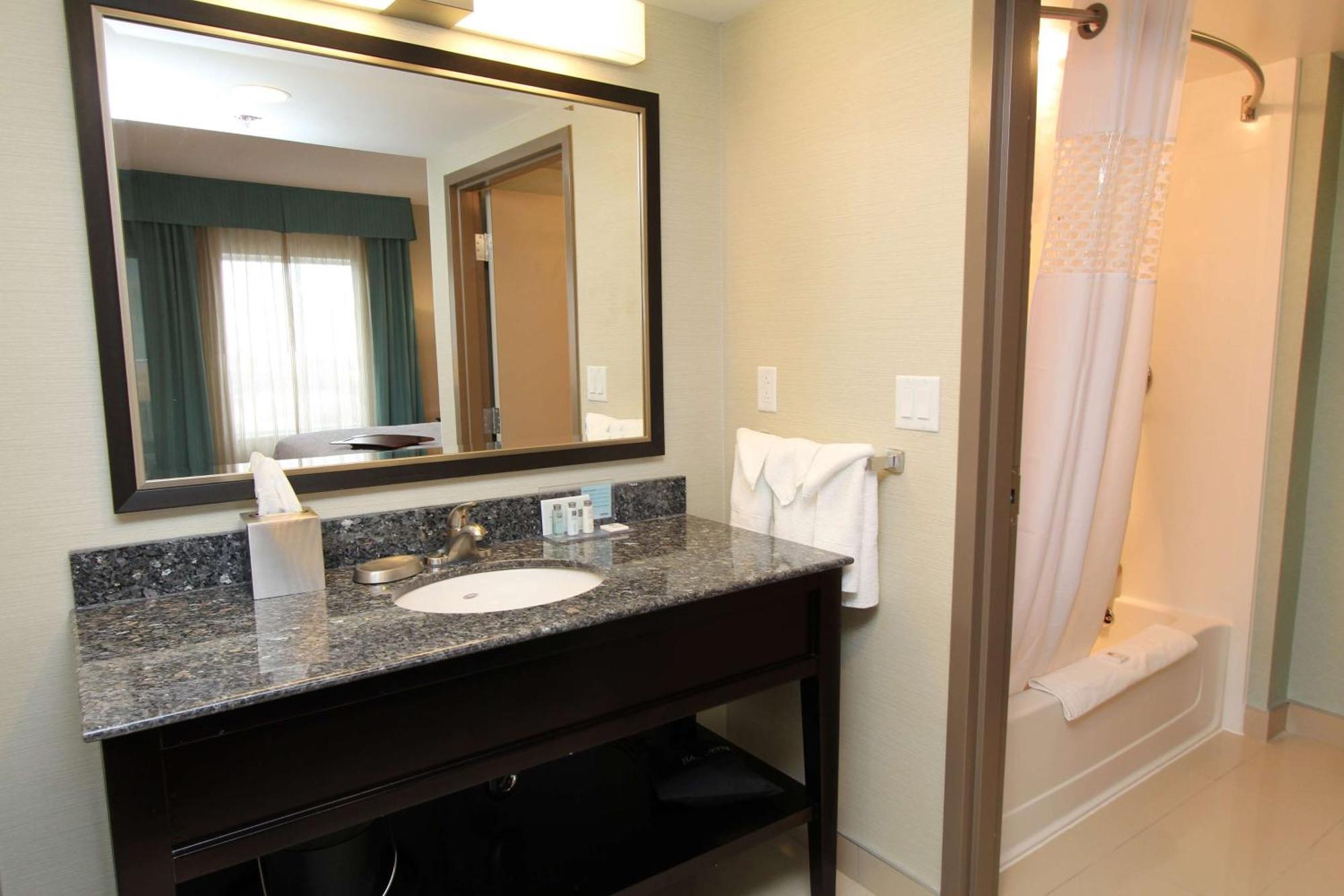 Hampton Inn & Suites By Hilton St. John'S Airport Exteriér fotografie