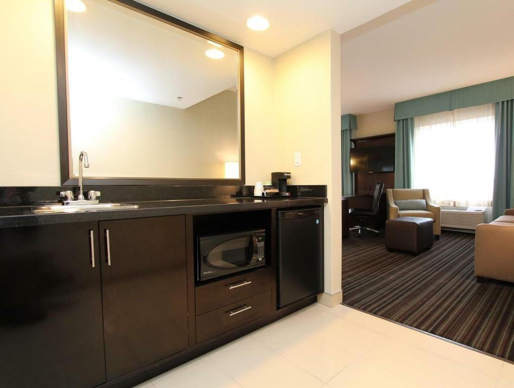 Hampton Inn & Suites By Hilton St. John'S Airport Exteriér fotografie